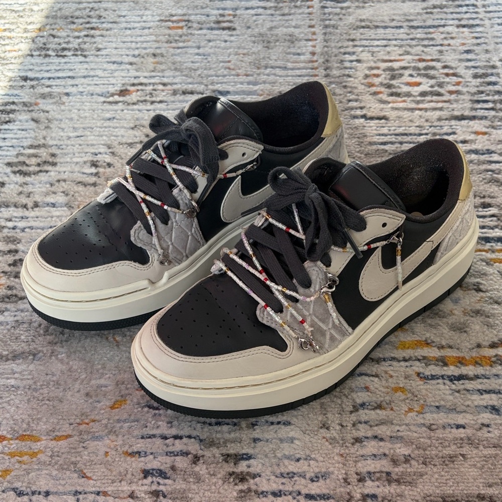Jordan Low-Top Sneakers - Picture 3 of 5